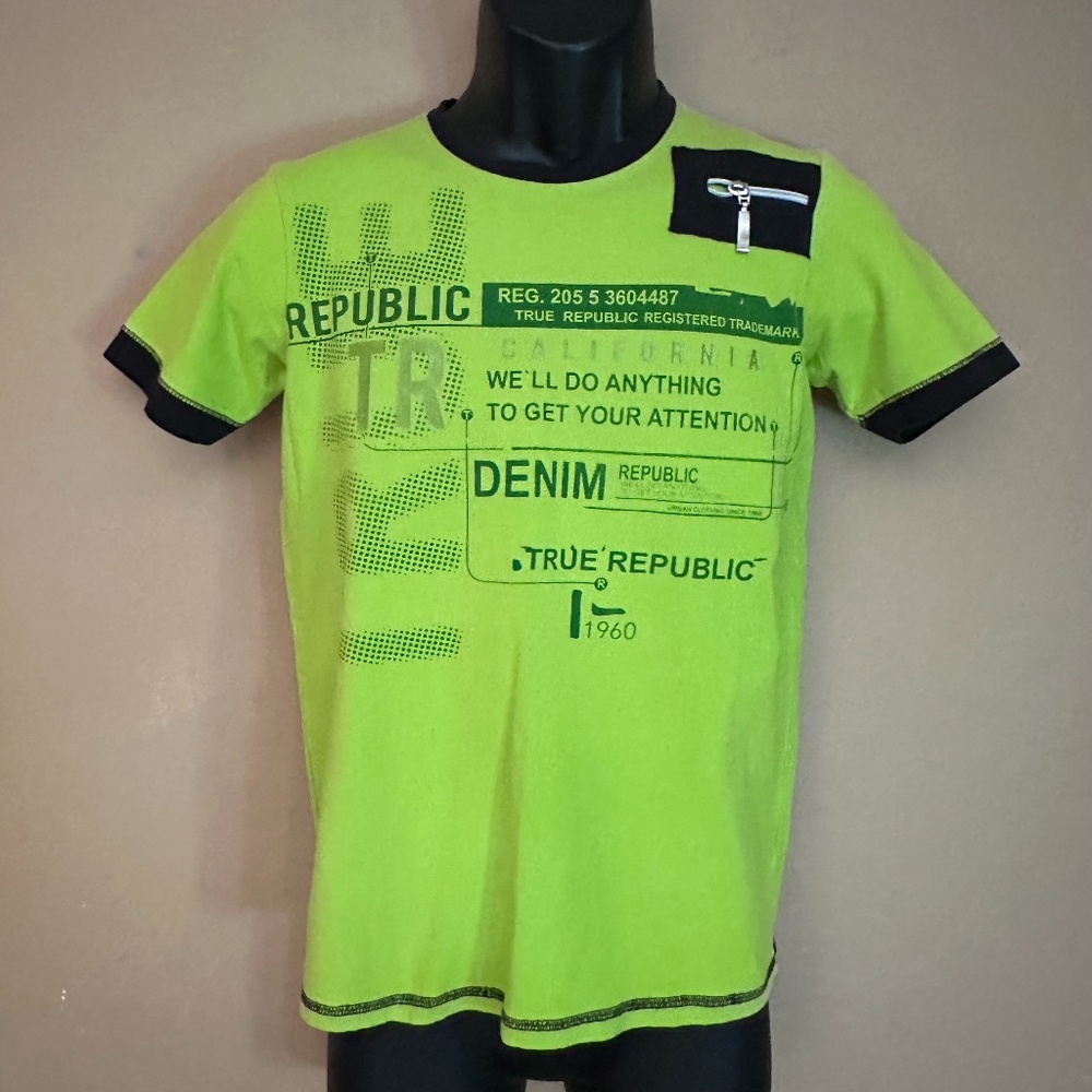 True Republic Zipper Pocket T Shirt Small Gently worn 95% cotton / 5% cotton